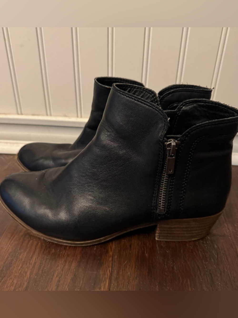 Lucky Brand Black Leather Ankle Zippered Booties Stacked Heel Size 8.5W/38.5